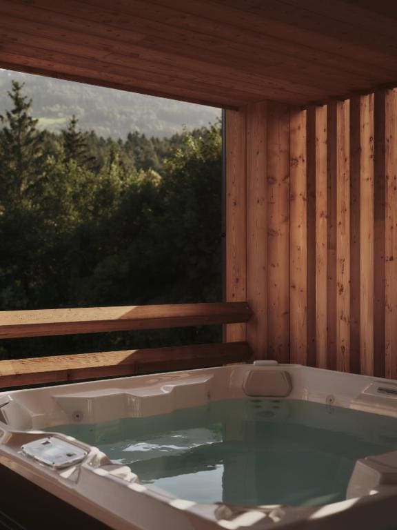 Suite with Spa Bath room - Image 2