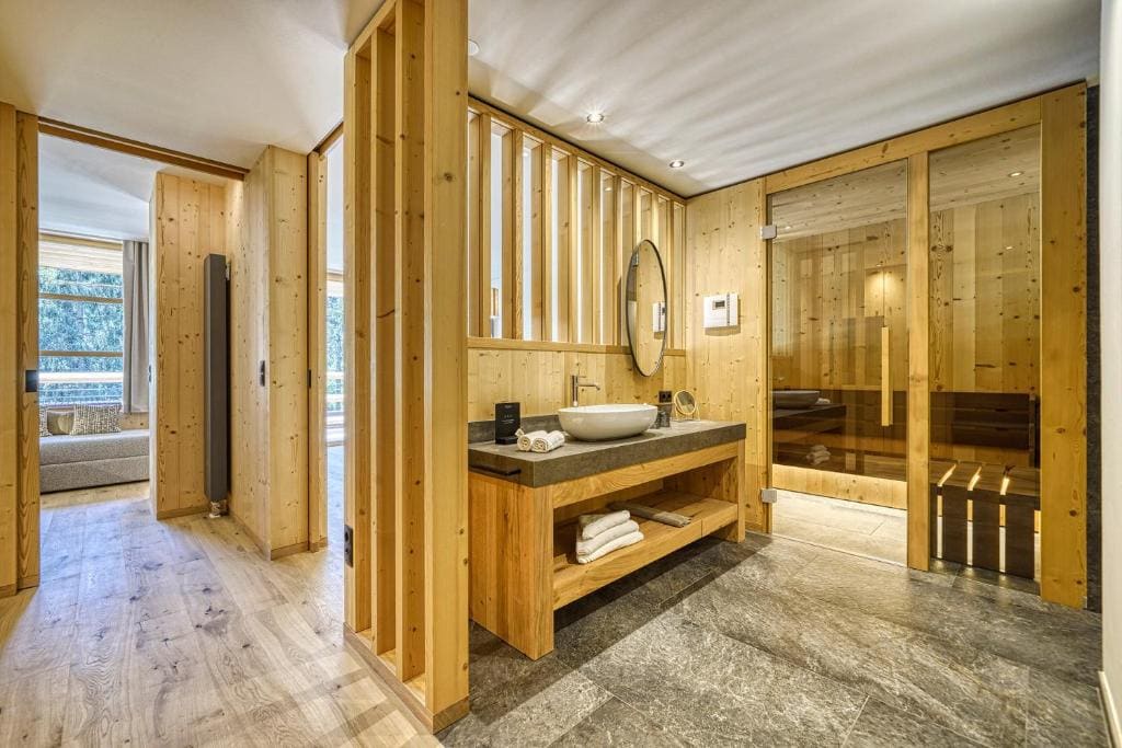 Suite with Sauna room - Image 3