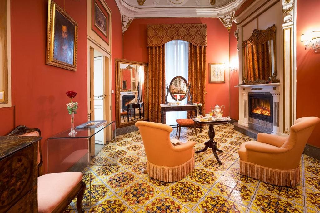 Deluxe Suite room - Image 2