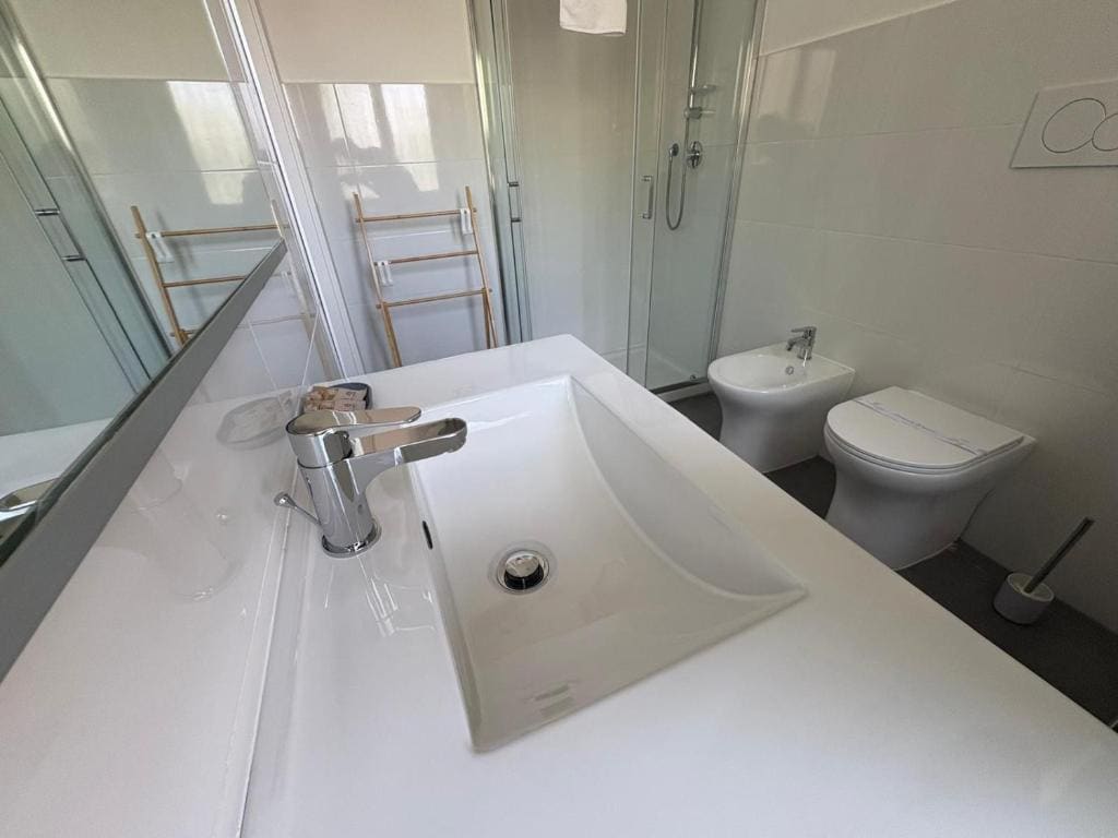 Deluxe Double Room with Balcony room - Image 3