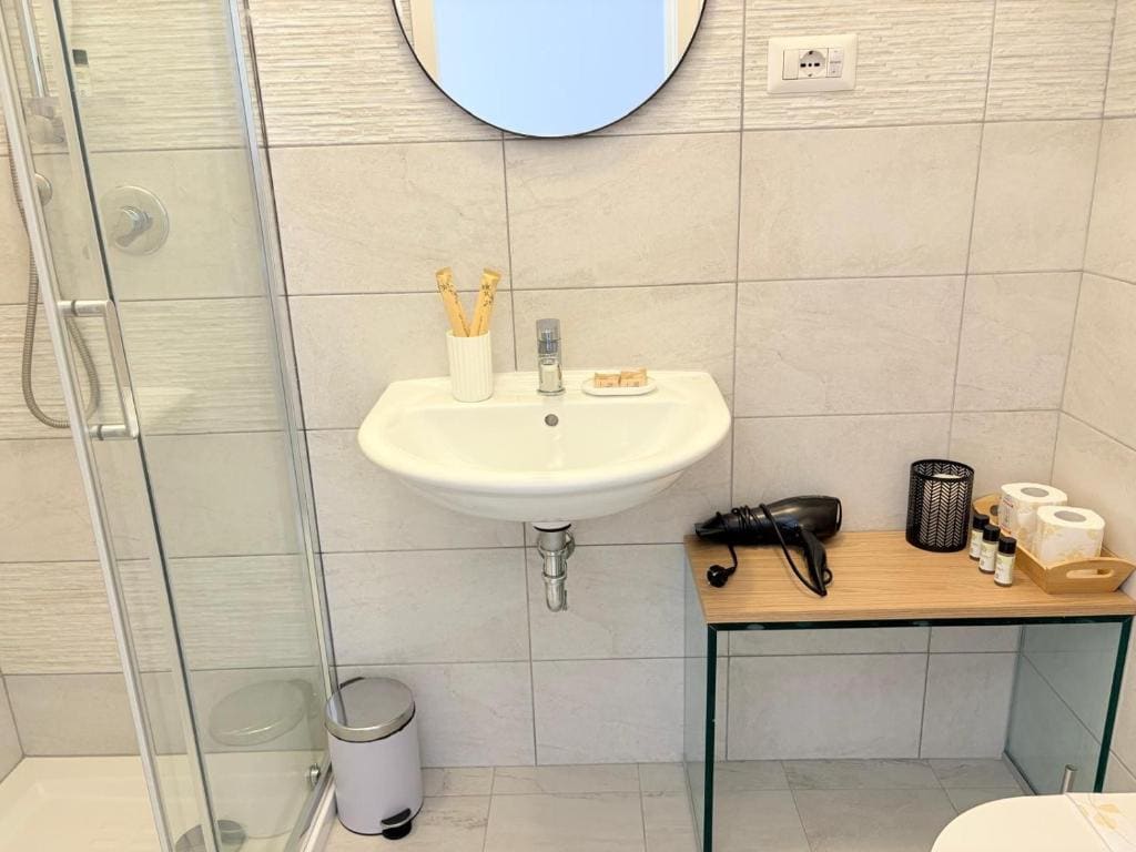 Double Room with Balcony room - Image 2