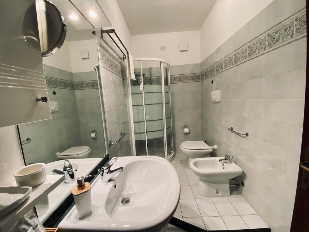 Large Double Room room - Image 2