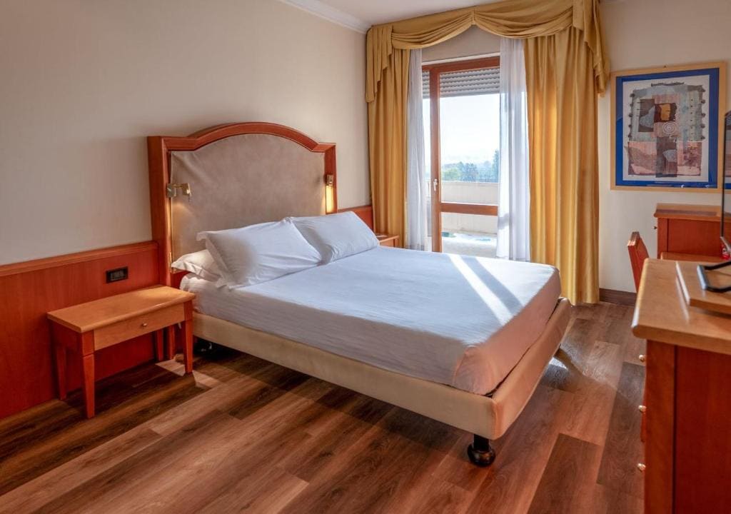 Double or Twin Room with Pool Access room - Image 3