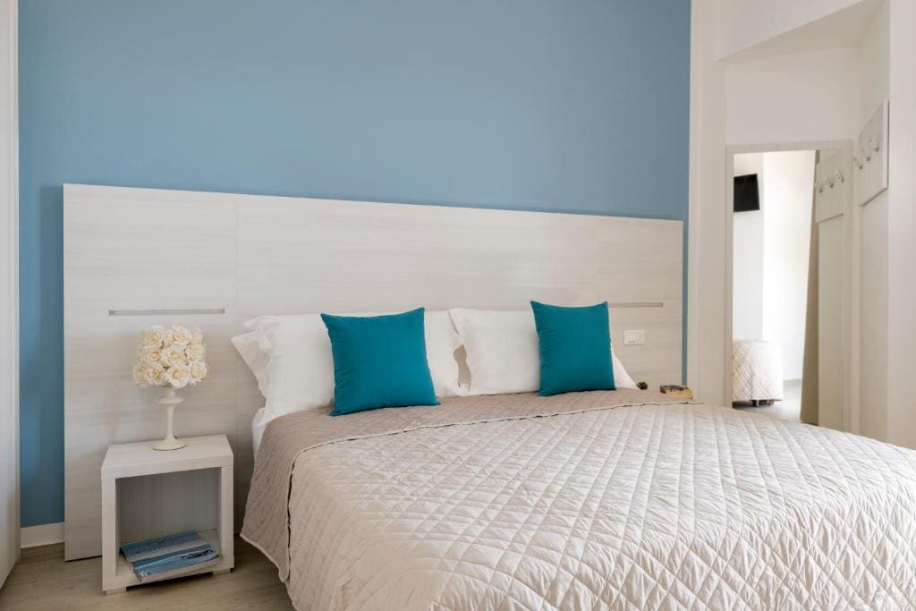 Deluxe Double Room with Balcony and Sea View room - Image 1