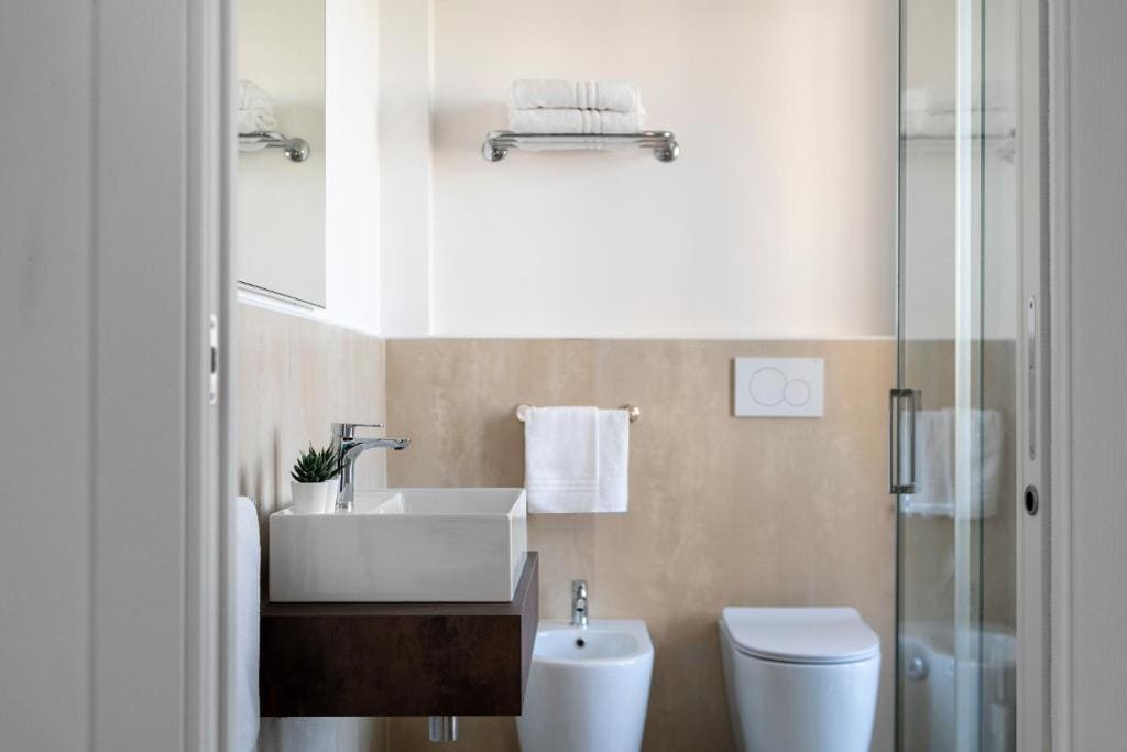 Deluxe Double Room with Balcony room - Image 1