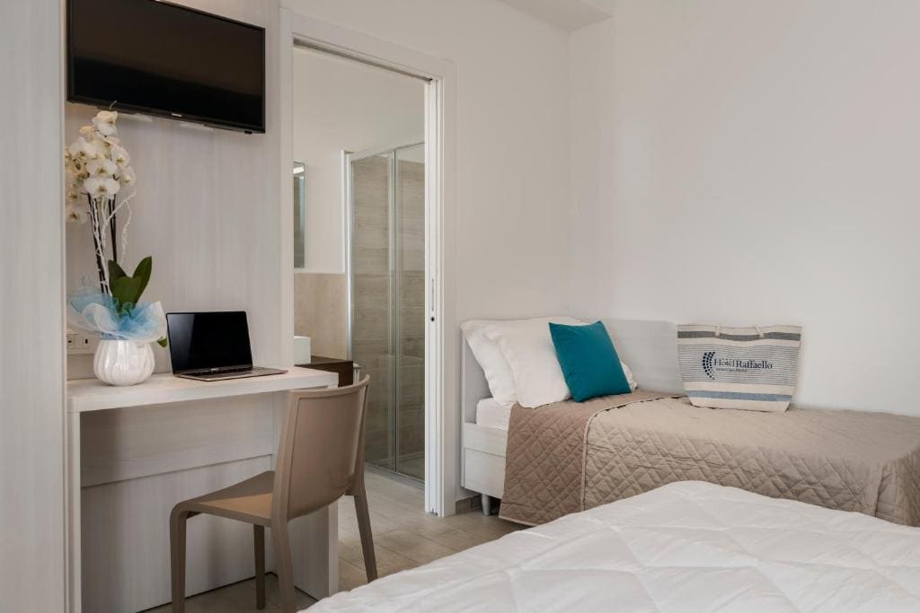 Deluxe Triple Room with Sea View room - Image 2