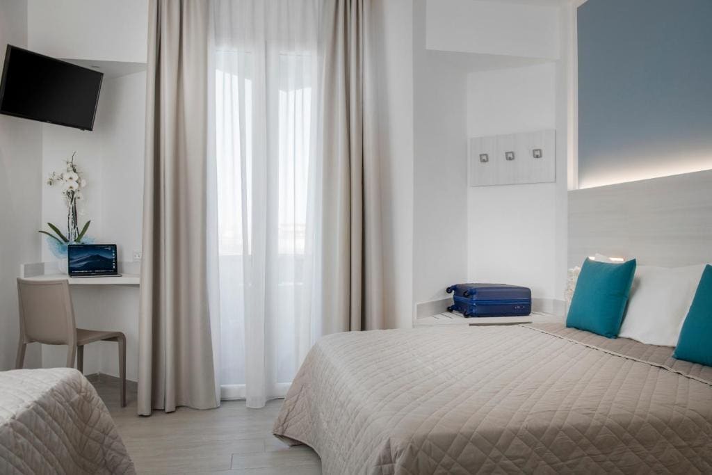 Deluxe Triple Room room - Image 2