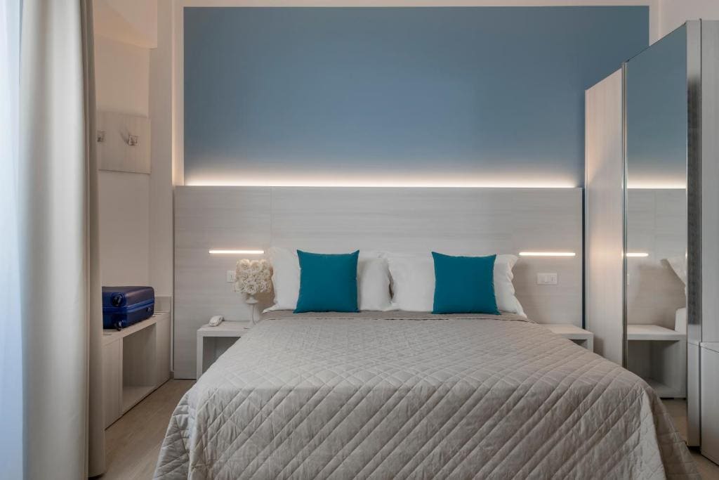 Deluxe Triple Room room - Image 1