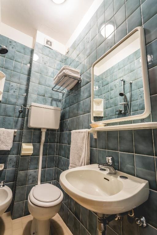 Double or Twin Room with Balcony room - Image 2