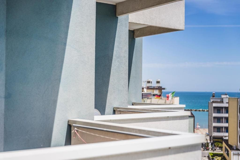Double or Twin Room with Balcony room - Image 3