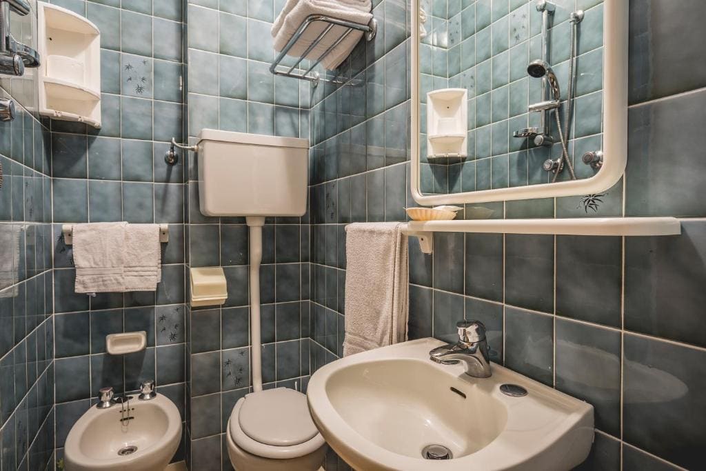 Single Room with Balcony room - Image 1
