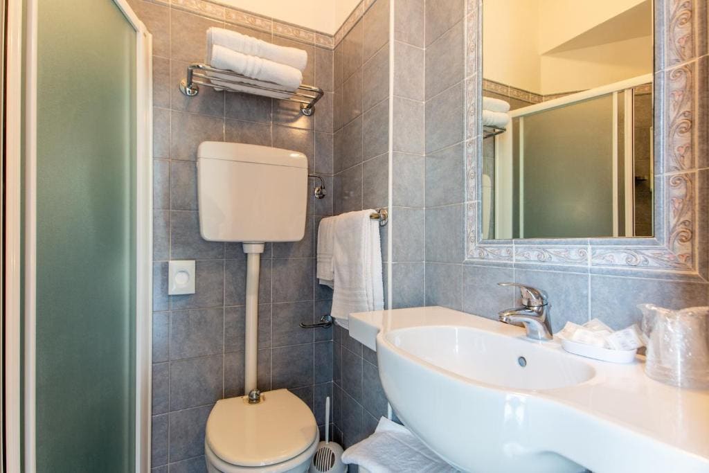 Superior Triple Room room - Image 2