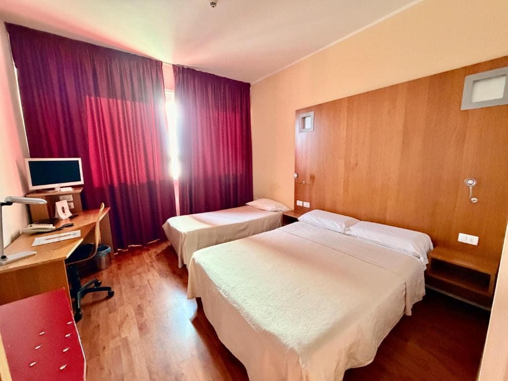 Classic Triple Room room - Image 2
