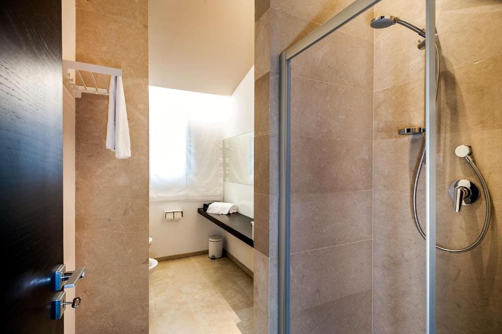 Standard Double or Twin Room room - Image 3