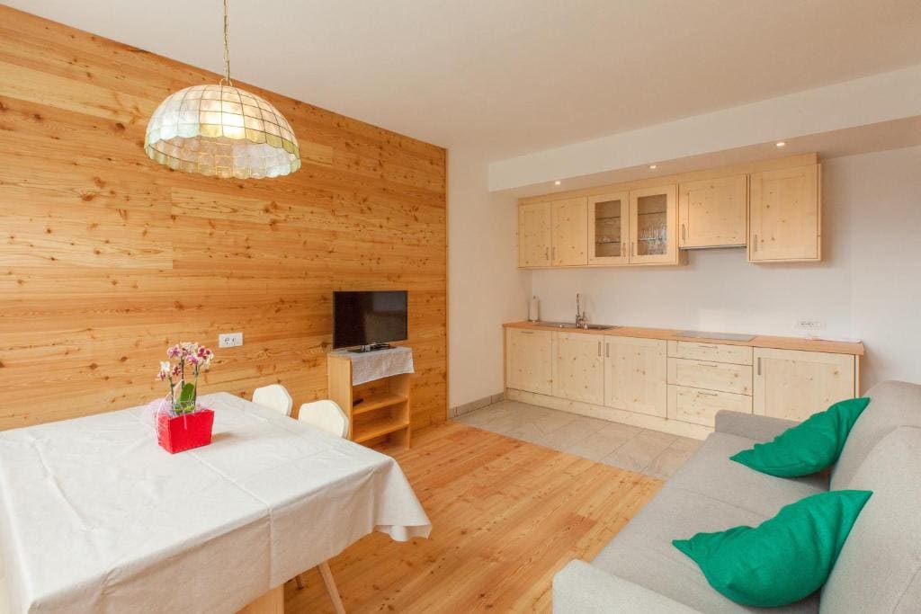 Two-Bedroom Apartment with Balcony room - Image 2