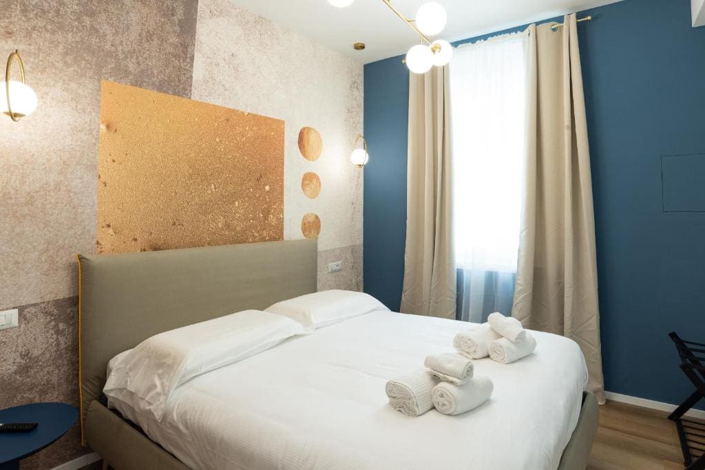 Double Room with Spa Bath room - Image 2