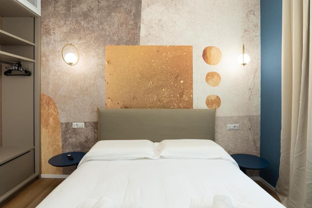 Double Room with Spa Bath room - Image 3