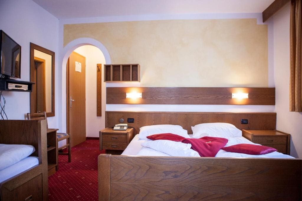 Double Room with Balcony room - Image 2