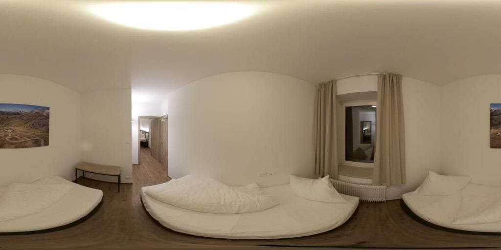 Family Room with Balcony room - Image 3
