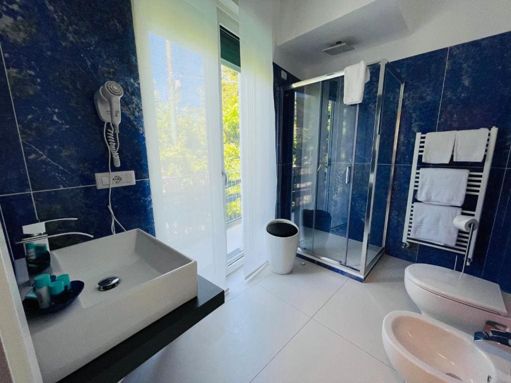 Double Room with Balcony and Street View room - Image 2