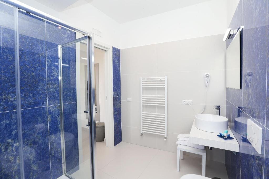 Double Room with Balcony room - Image 2
