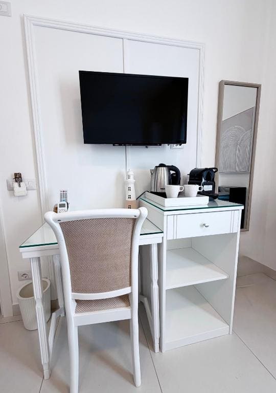 Double Room with Garden View room - Image 3