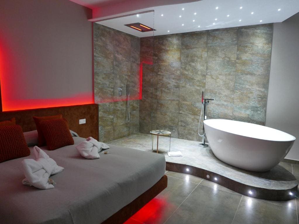 Superior King Room room - Image 3
