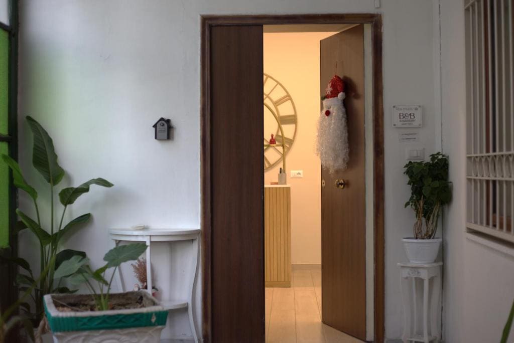 Double Room with Balcony room - Image 2
