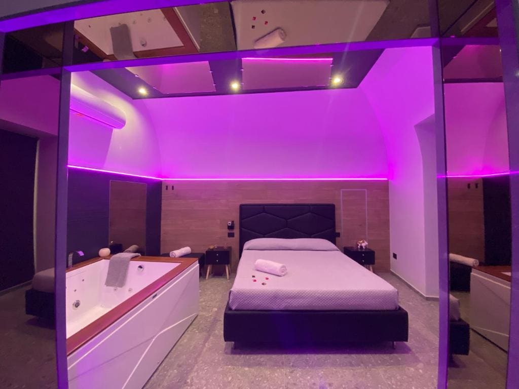 Queen Room with Spa Bath room - Image 3
