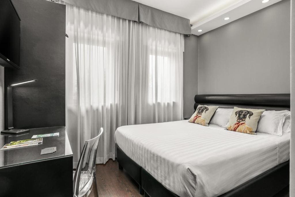 Small Double Room room - Image 1