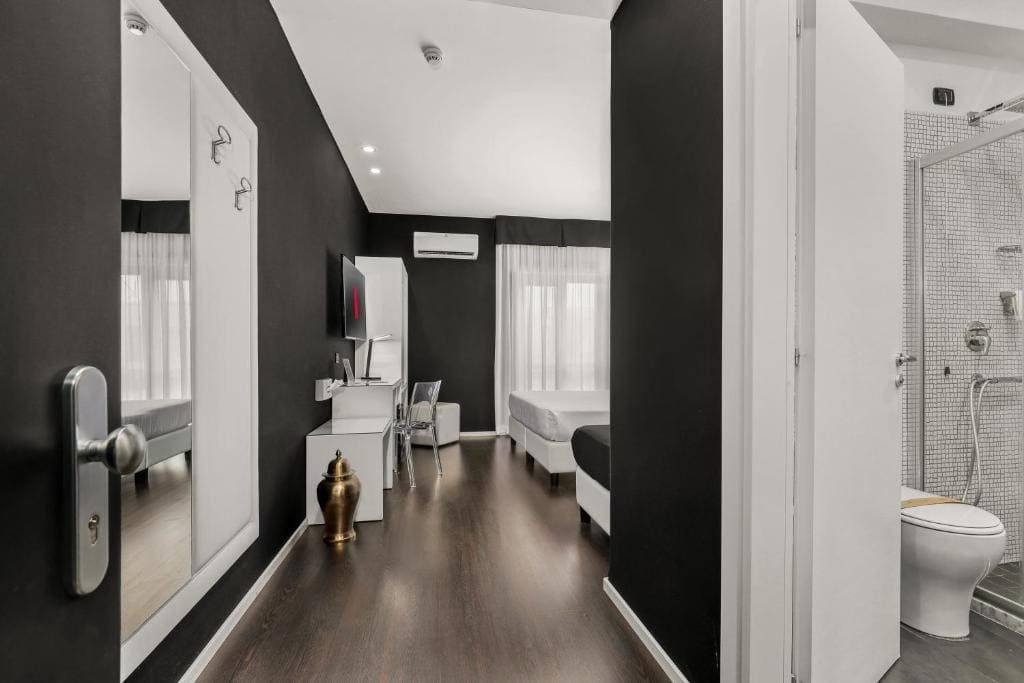 Deluxe Room room - Image 3