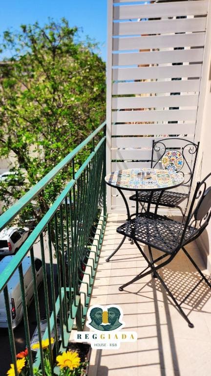 Double Room with Balcony room - Image 2