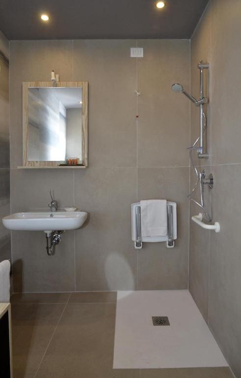 Double or Twin Room - Disability Access room - Image 2