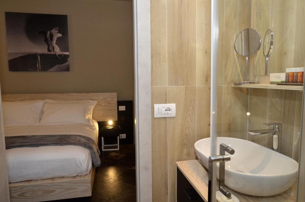 Junior Suite with Balcony room - Image 2