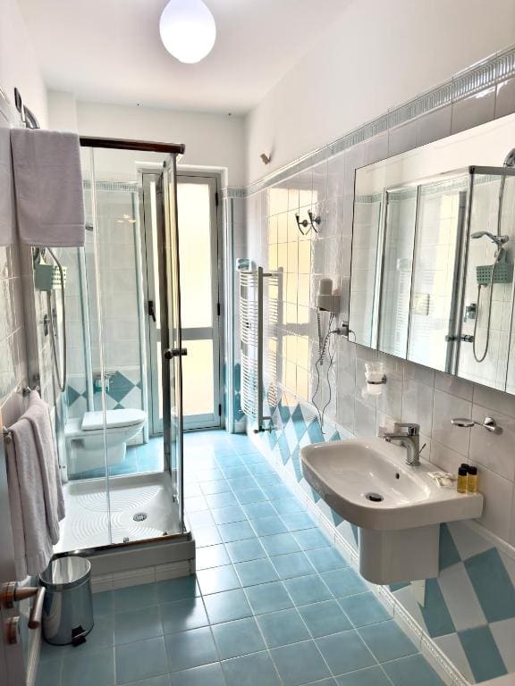 Deluxe Triple Room room - Image 3