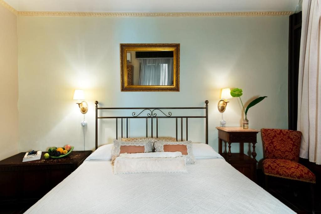 Deluxe Suite with Spa Bath room - Image 3