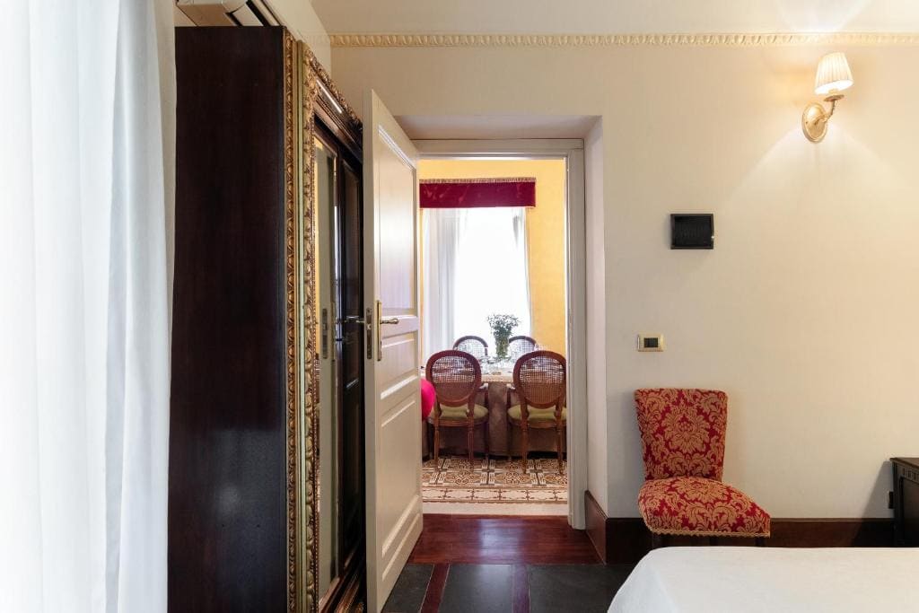 Double Room with Spa Bath room - Image 3