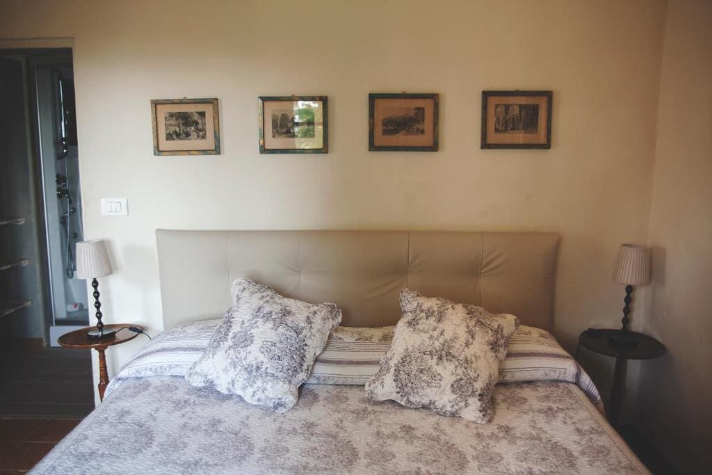 Deluxe Room room - Image 2