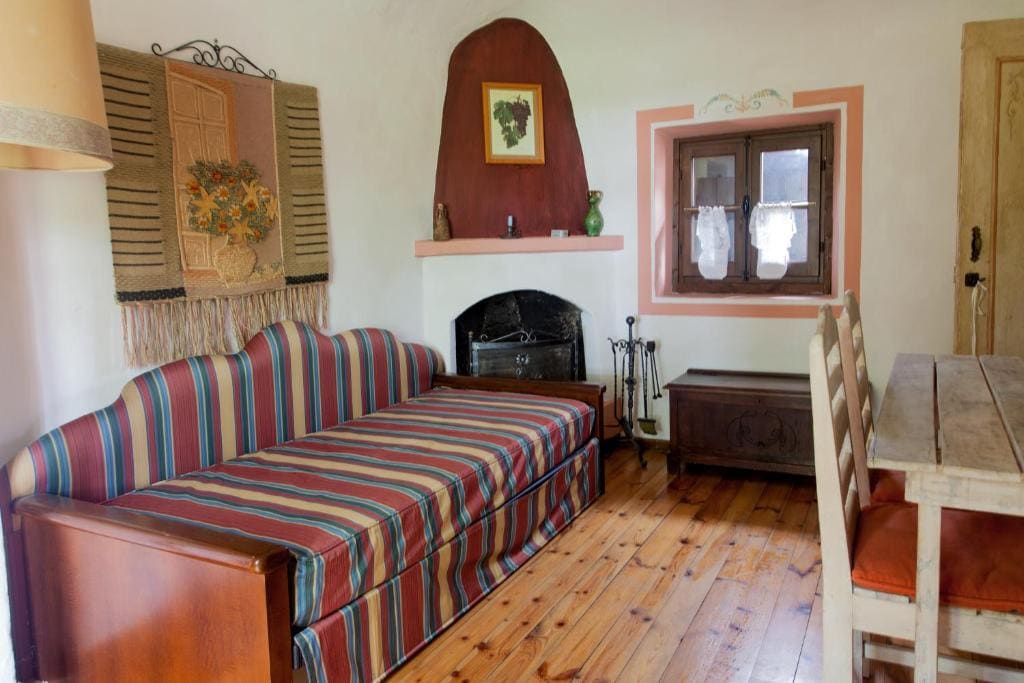 One-Bedroom Apartment room - Image 2