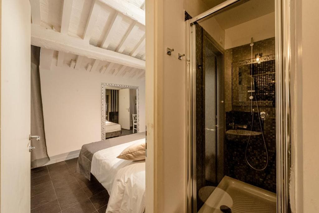 Large Double Room room - Image 2