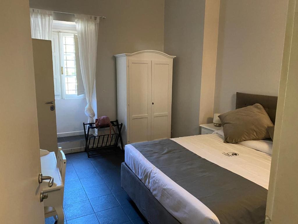 Large Double Room room - Image 3