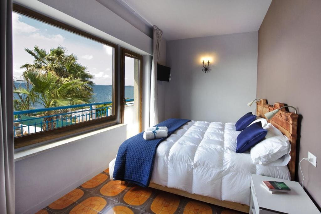 Double Room with Sea View room - Image 1