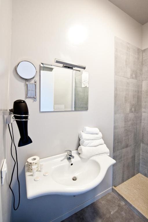 Double Room with Terrace and Sea View room - Image 3