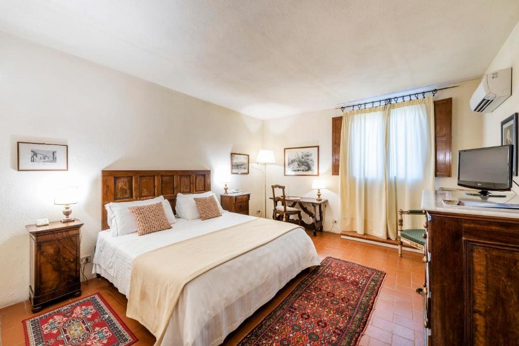 Standard Double or Twin Room with Street View room - Image 1