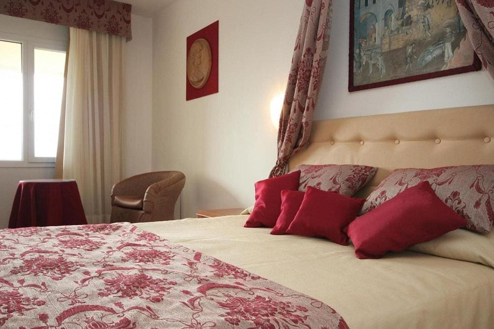 Superior Single Room room - Image 3