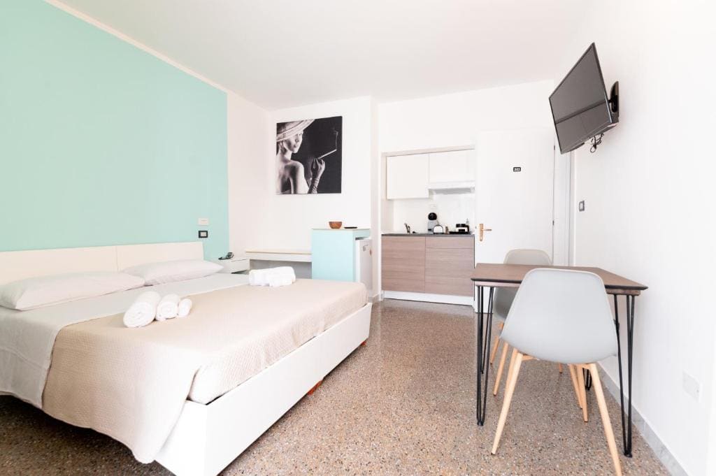 Deluxe Family Room room - Image 3