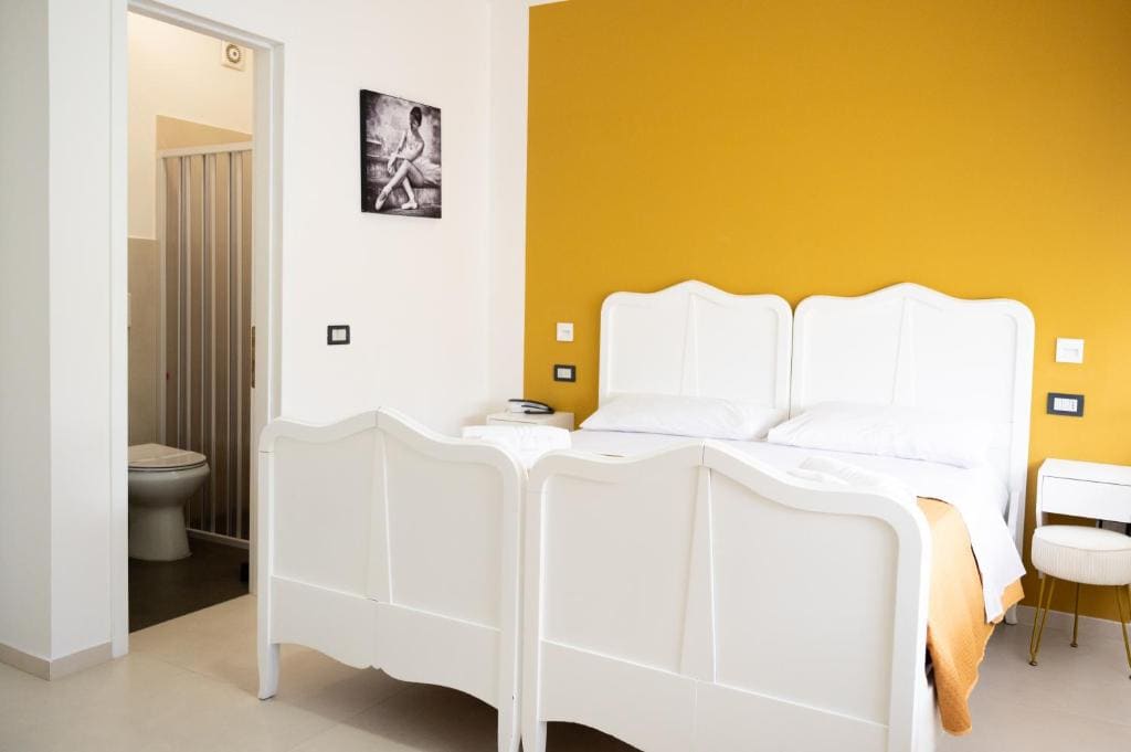 Double Room with Private Bathroom room - Image 3