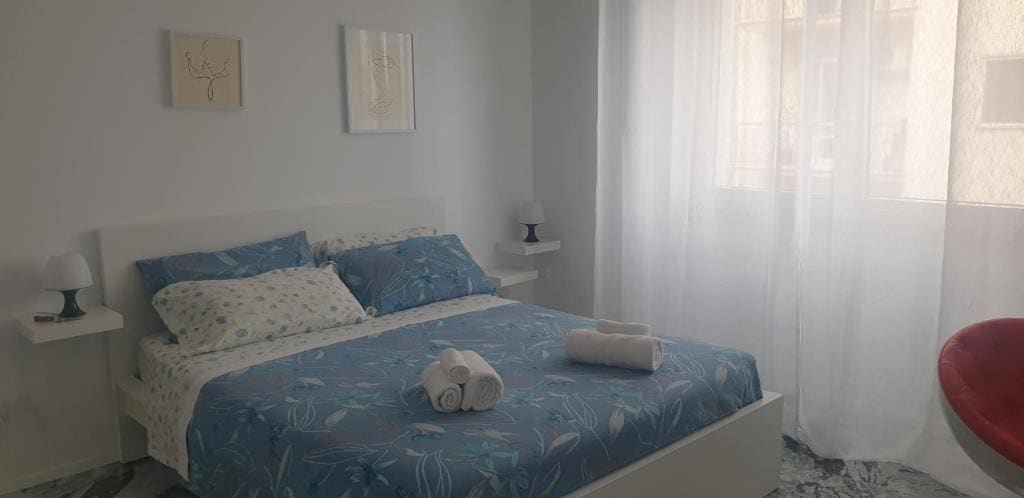 Double Room with Private External Bathroom room - Image 2