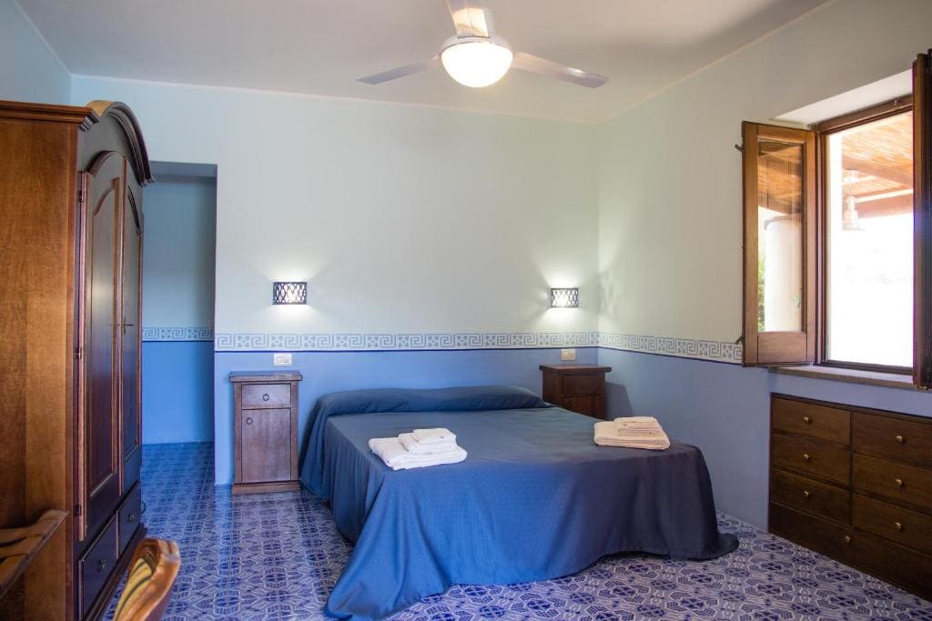 Double Room with Pool View room - Image 1