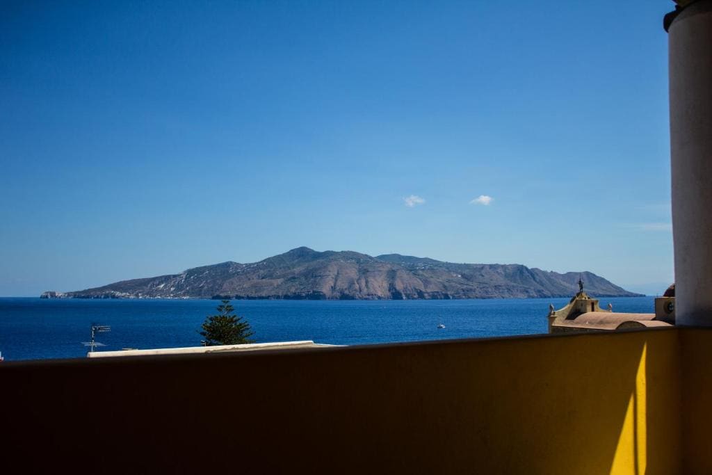 Junior Suite with Sea View room - Image 1